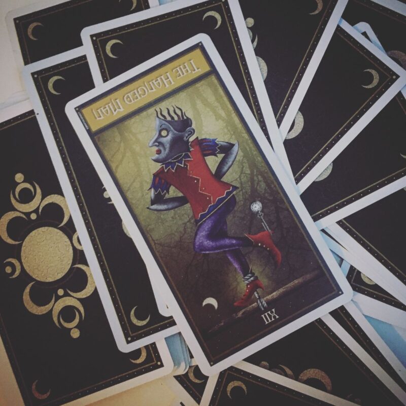 boi-bai-tarot-the-hanged-man-deviant-moon-3